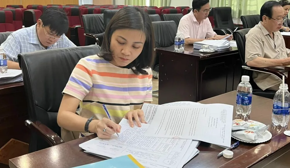 Tại vòng 1 hội thi, 25 ứng viên tham dự môn thi viết với 10 câu hỏi, thang điểm 100, thời gian làm bài 180 phút. Ảnh: SYT Tại vòng 1 hội thi, 25 ứng viên tham dự môn thi viết với 10 câu hỏi, thang điểm 100, thời gian làm bài 180 phút. Ảnh: SYT