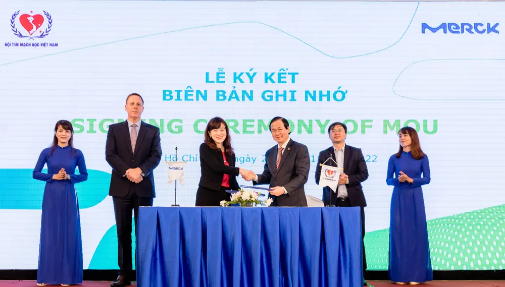 Lễ ký kết giữa Hội Tim mạch học Việt Nam và công ty Merck Healthcare Việt Nam. Ảnh: TP Lễ ký kết giữa Hội Tim mạch học Việt Nam và công ty Merck Healthcare Việt Nam. Ảnh: TP