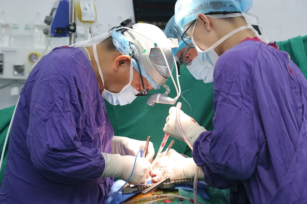 BS BV Việt Đức ghép tim cho bệnh nhân. Ảnh: BVCC