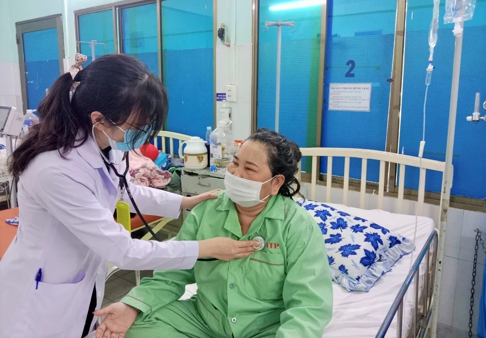 Bệnh nhân điều trị béo phì tại bệnh viện Nguyễn Tri Phương. Ảnh: BVCC