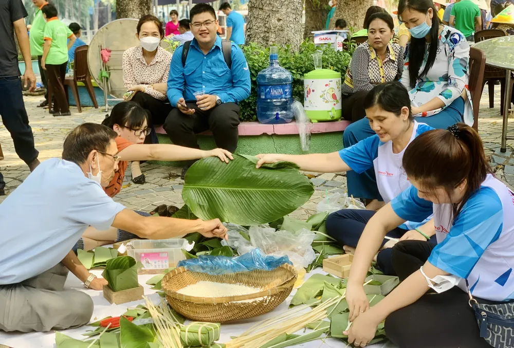 Đông đảo người dân của 16 phường thuộc quận 11 hăng hái tham gia Hội thi. Ảnh: THẢO PHƯƠNG
