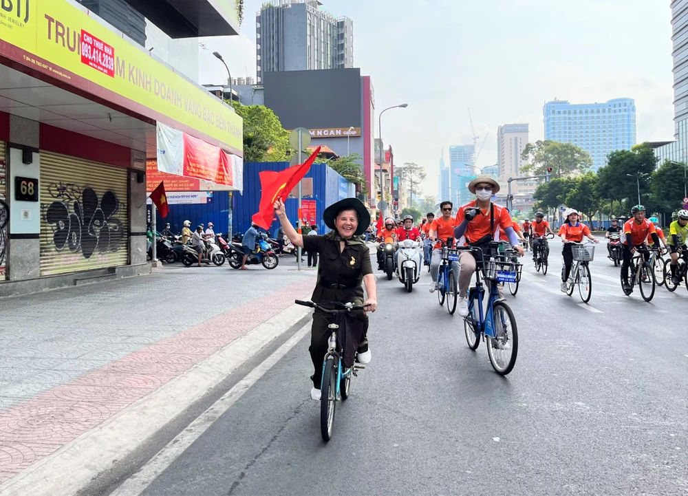 "Tôi không thể quên chiến thắng ngày hôm đó, ký ức đó đã đi sâu vào trái tim tôi. Mong tất cả chúng ta hoàn thành nhiệm vụ hôm nay và đón một ngày lễ thật vui vẻ, hoành tráng" - bà Thảo bày tỏ vui mừng.