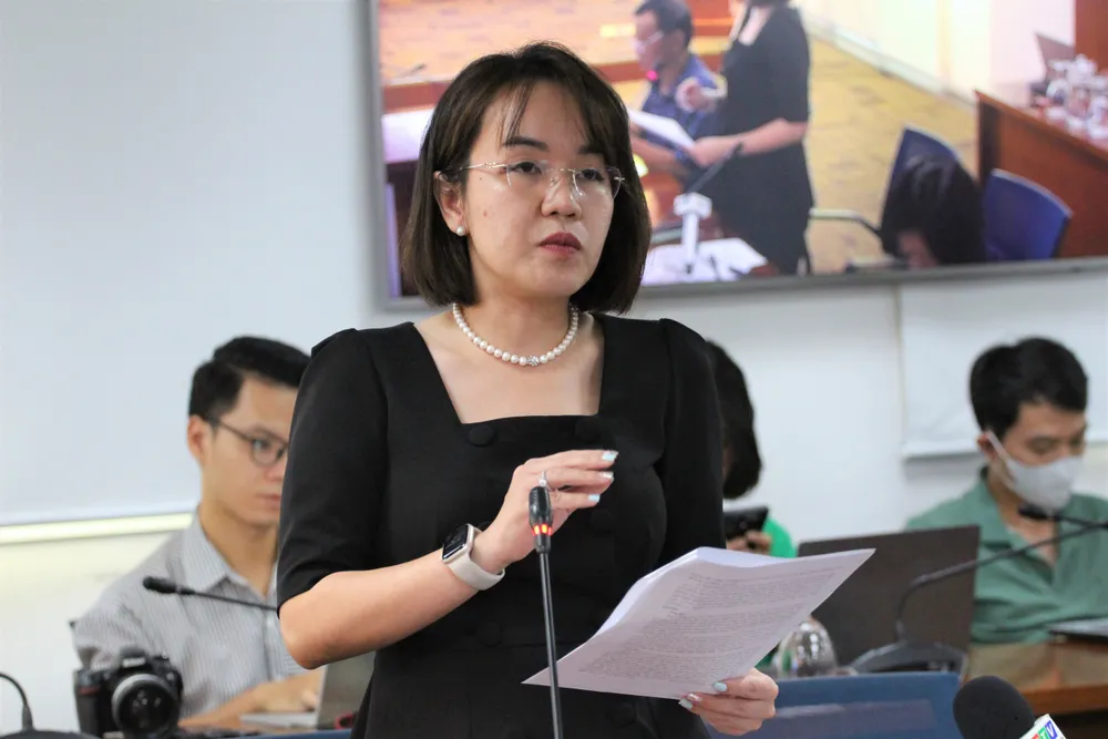 Bà Lê Thiện Quỳnh Như, Chánh văn phòng Sở Y tế TP.HCM thông tin tại họp báo. Ảnh: TTBC