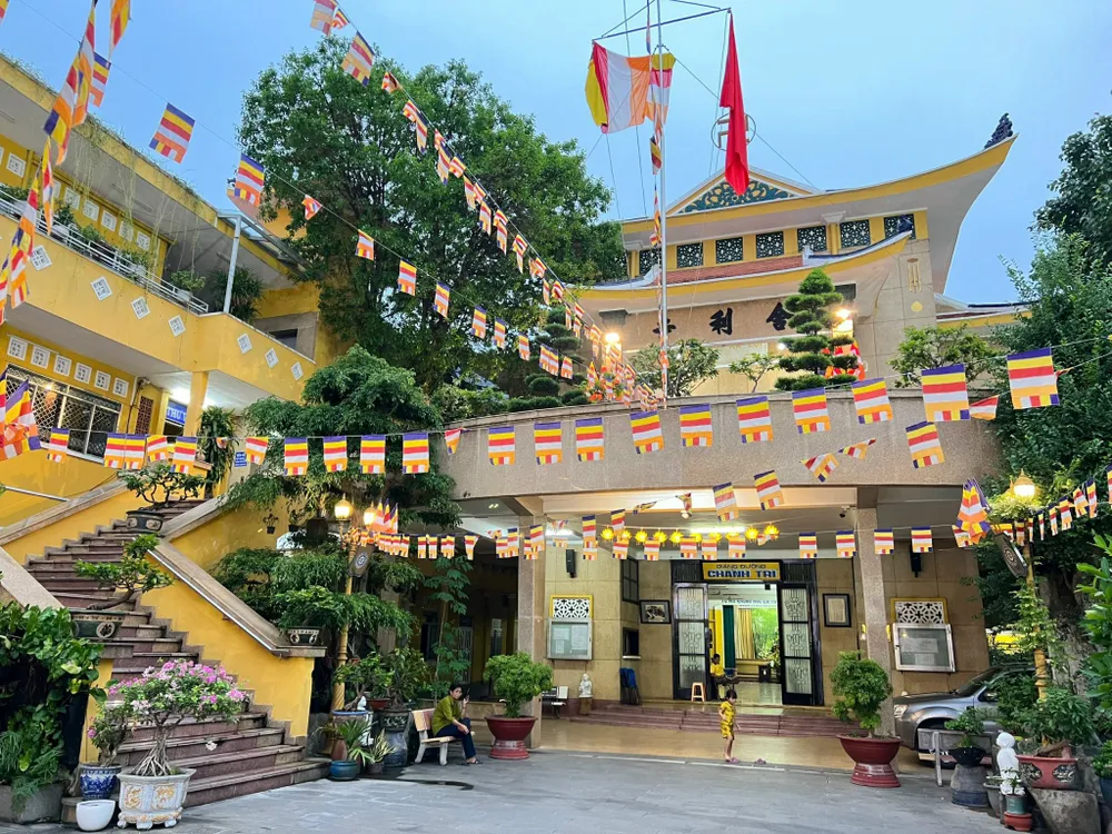 Khuôn viên chùa Xá Lợi (quận 3, TP.HCM). Ảnh: QUỐC HƯƠNG.