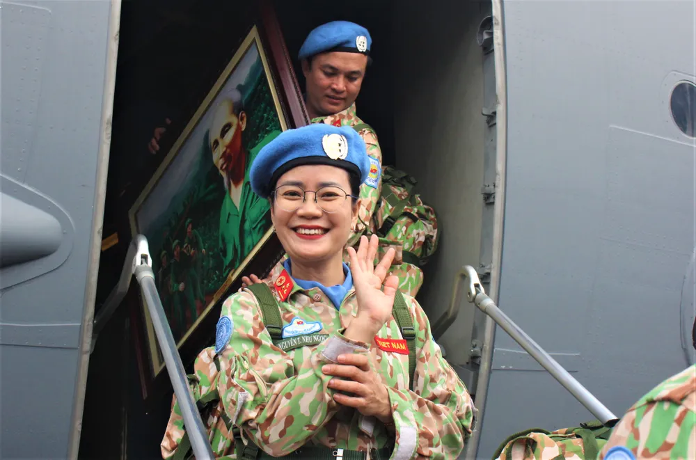 Theo chị Loan, ở Nam Sudan, mùa nắng có khi nhiệt độ từ 40-50 độ C. Mùa mưa, bùn đất có thể lên đến đùi. Chị cũng nghe các đồng nghiệp từng làm nhiệm vụ gìn giữ hòa bình Liên hợp quốc ở đó chia sẻ “mình đã khổ nhưng người ta còn khổ cực, nghèo đói hơn nhiều lần”.