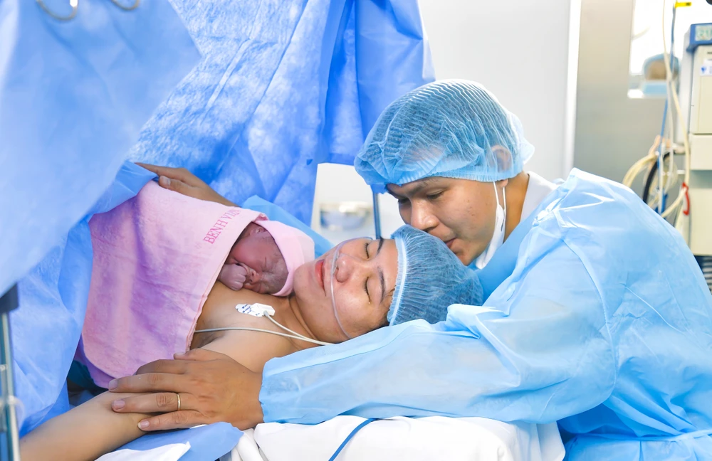 Niềm hạnh phúc vô bờ khi con chào đời khỏe mạnh. Ảnh: BVCC