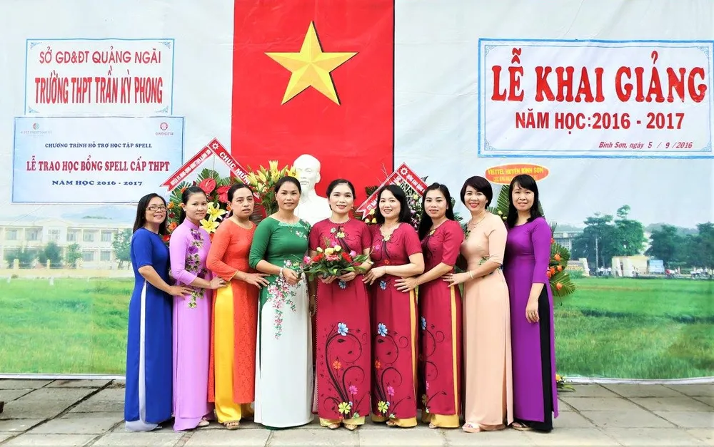 Giáo viên tổ Ngữ văn, trường THPT Trần Kỳ Phong (Quảng Ngãi). Ảnh: NVCC mon-ngu-van1 (2).jpg