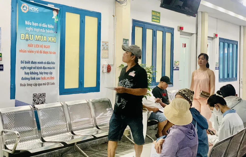 Khuyến cáo phát hiện sớm bệnh đậu mùa khỉ tại bệnh viện. Ảnh: THẢO PHƯƠNG dau-mua-khi4.jpg