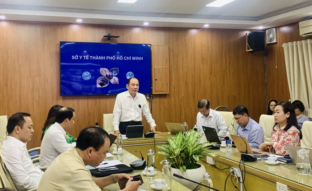 Hội nghị sơ kết hoạt động ngành y tế 9 tháng đầu năm. Ảnh: THẢO PHƯƠNG hanh-nghe-khong-phep1.jpg