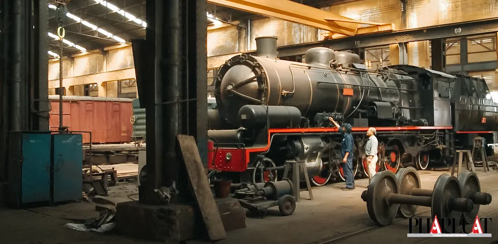 Bên trong nhà máy xe lửa Gia Lâm.png