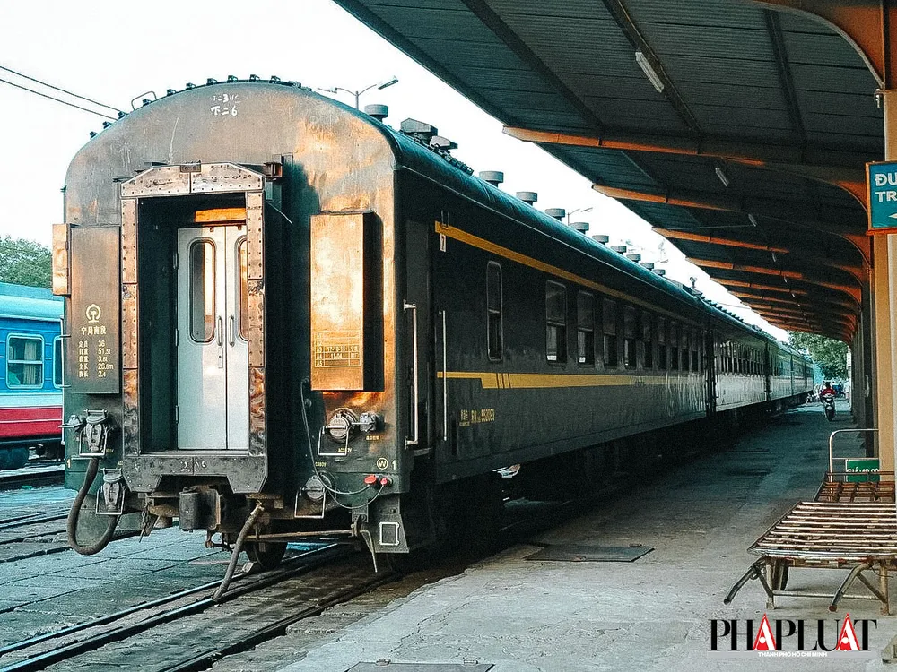 Xuống ga Gia Lâm, du khách sẽ đi bộ đến Nhà máy xe lửa Gia Lâm.png