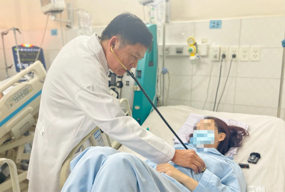 Cô gái 23 tuổi suy hô hấp nặng vì uống “nước vui” tại tiệc sinh nhật. Ảnh: THẢO PHƯƠNG nước vui - 1