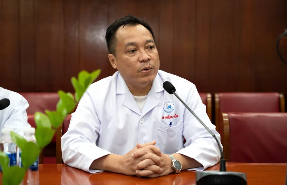 ThS-BS Hoàng Tuấn, Phó khoa Phẫu thuật gây mê hồi sức (BV Thống Nhất), chia sẻ về ca bệnh. Ảnh: C.Đ tai-xe-xe-cong-nghe2.jpg