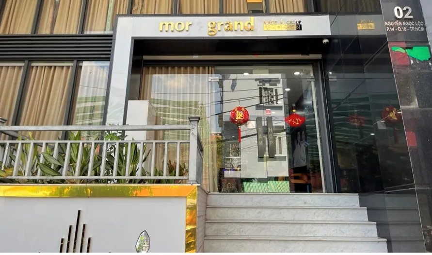 Cơ sở Mor Grand – 02 Nguyễn Ngọc Lộc, phường 14, quận 10 đăng nội dung quảng cáo sai phép. Ảnh: SYT quang-cao3.png