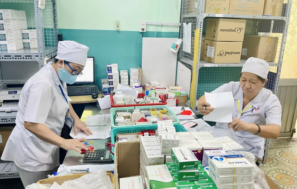 Có nhiều nguyên nhân khác nhau dẫn đến tình trạng thiếu thuốc bảo hiểm y tế. Ảnh: THẢO PHƯƠNG bảo hiểm y tế - 1