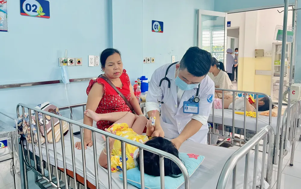 Các ca mắc bệnh sởi ở TP.HCM điều trị tại Bệnh viện Nhi đồng 1, ngày 18-6. Ảnh: THẢO PHƯƠNG soi-o-TP.HCM3.jpg