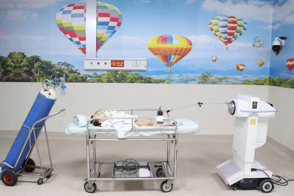 Bệnh nhi ung thư âm đạo được xạ trị áp sát tại Bệnh viện Ung bướu TP.HCM. Ảnh: BVCC ung thư âm đạo - 1
