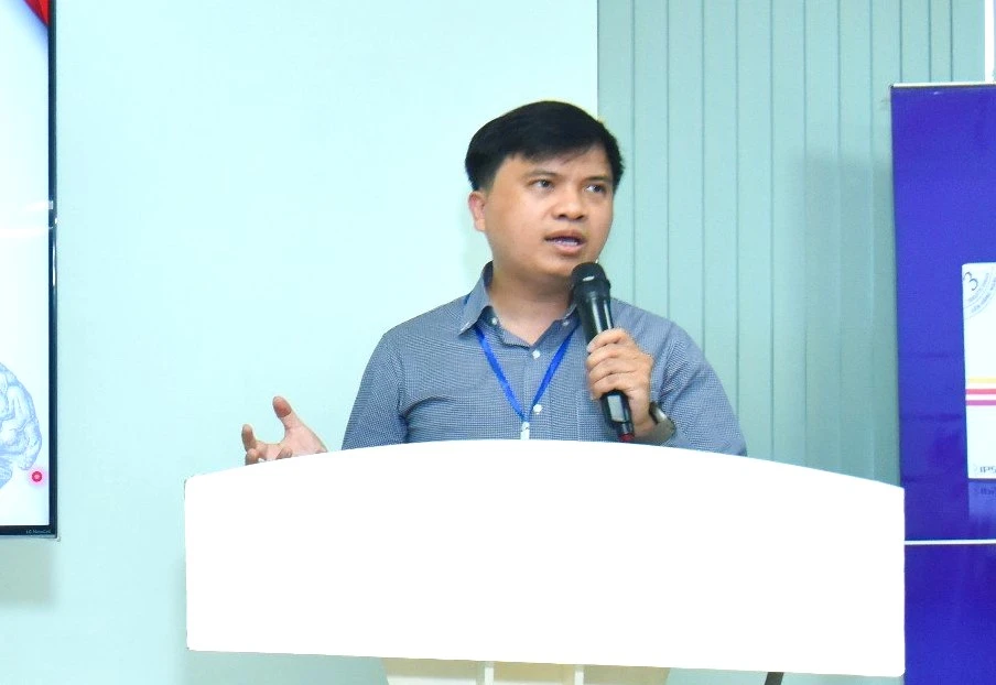 ThS-BS Hoàng Tiến Trọng Nghĩa, Chủ nhiệm khoa Nội thần kinh (Bệnh viện Quân y 175), chia sẻ tại hội thảo. Ảnh: BVCC suy giảm nhận thức - 1
