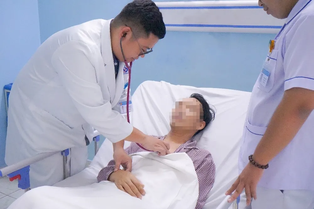Bệnh nhân suýt đột tử ngoại viện tưởng chừng đã chết não được cứu sống tại Bệnh viện Nhân dân Gia Định. Ảnh: BVCC suýt đột tử - 1