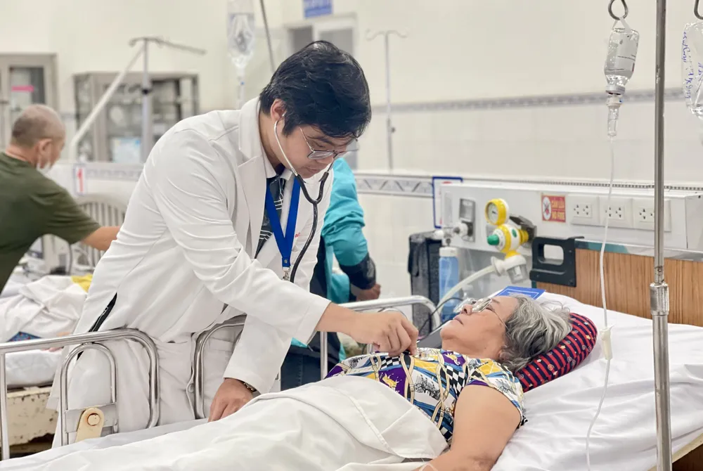 Bệnh nhân TTKP đang điều trị tại Bệnh viện Đa khoa Sài Gòn. Ảnh: THẢO PHƯƠNG cong-vien-Tao-Dan-4.jpg
