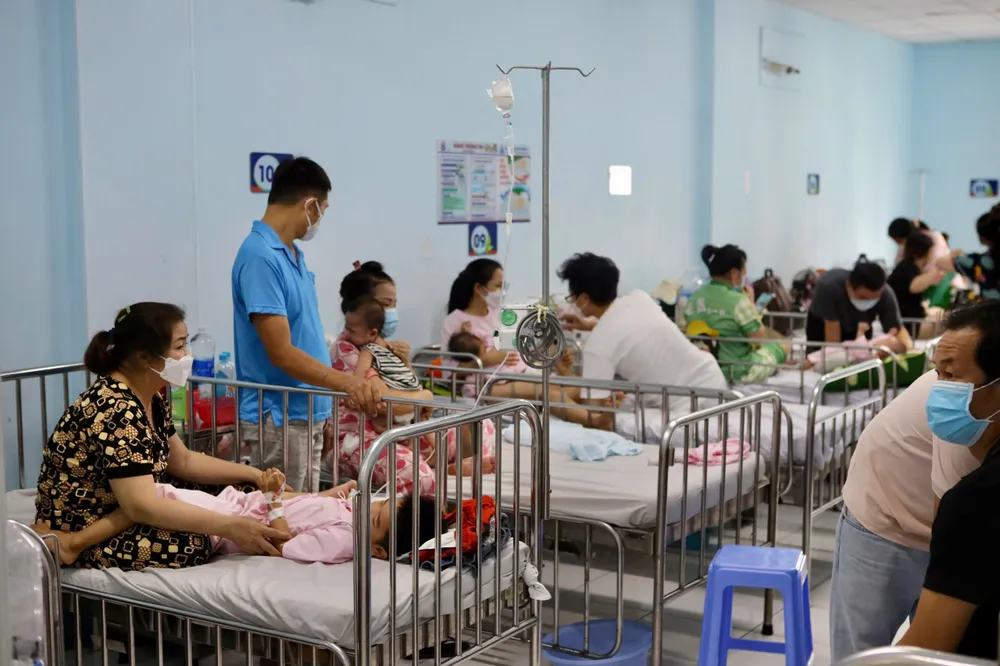 Tăng cường thu dung, điều trị sởi ở TP.HCM. Ảnh: NGUYỆT NHI soi-o-TP.HCM-8.jpg
