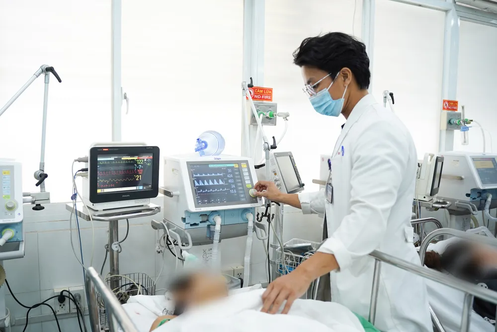 Hai vợ chồng bị bắn - 1