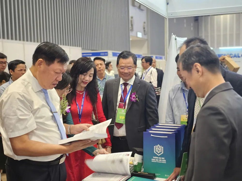 Hội chợ là điểm đến tin cậy phục vụ nhu cầu chăm sóc sức khỏe của người dân. Ảnh: T.C y-hoc-co-truyen5.jpg