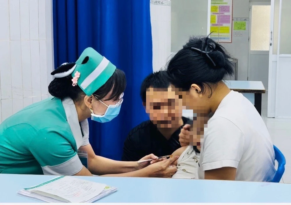 tiêm vaccine ngừa bệnh cúm mùa