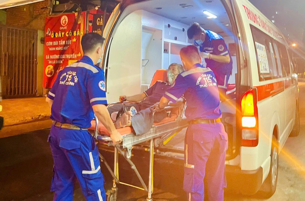 Có 2 trường hợp được sử dụng xe cứu thương. Ảnh: THẢO PHƯƠNG xe-cuu-thuong1.jpg