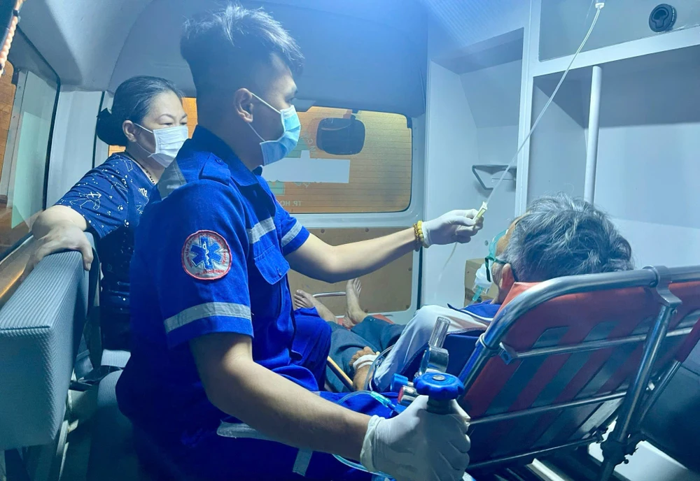 Có những tiêu chuẩn đối với trang thiết bị bên trong xe ô tô cứu thương. Ảnh: THẢO PHƯƠNG xe-cuu-thuong2.jpg