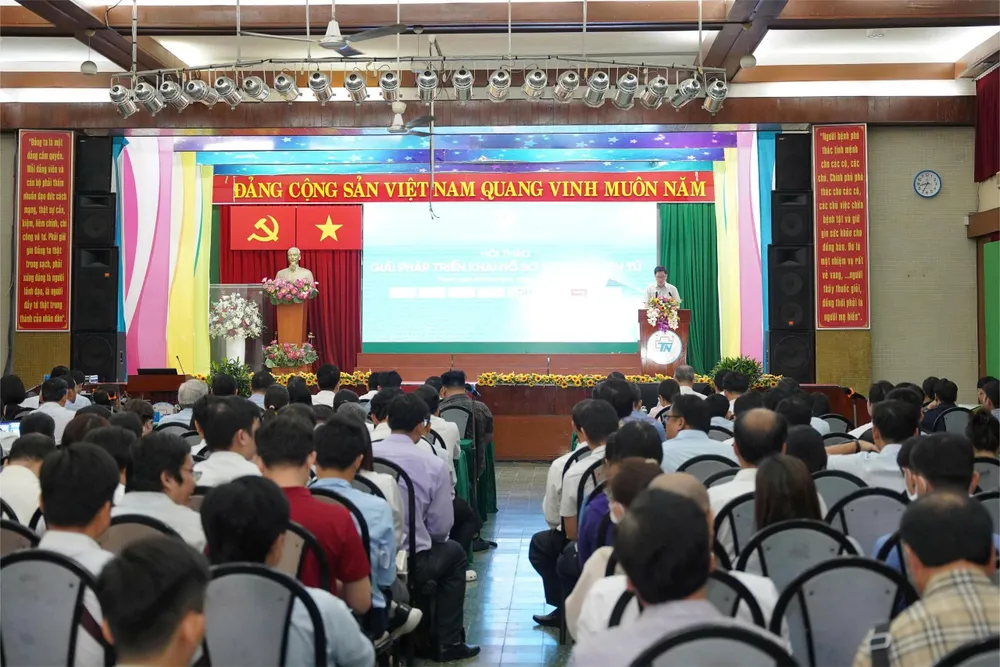 Hội thảo Giải pháp triển khai hồ sơ bệnh án điện tử khu vực Đông Nam Bộ. Ảnh: THẢO PHƯƠNG benh-an-dien-tu5.jpg