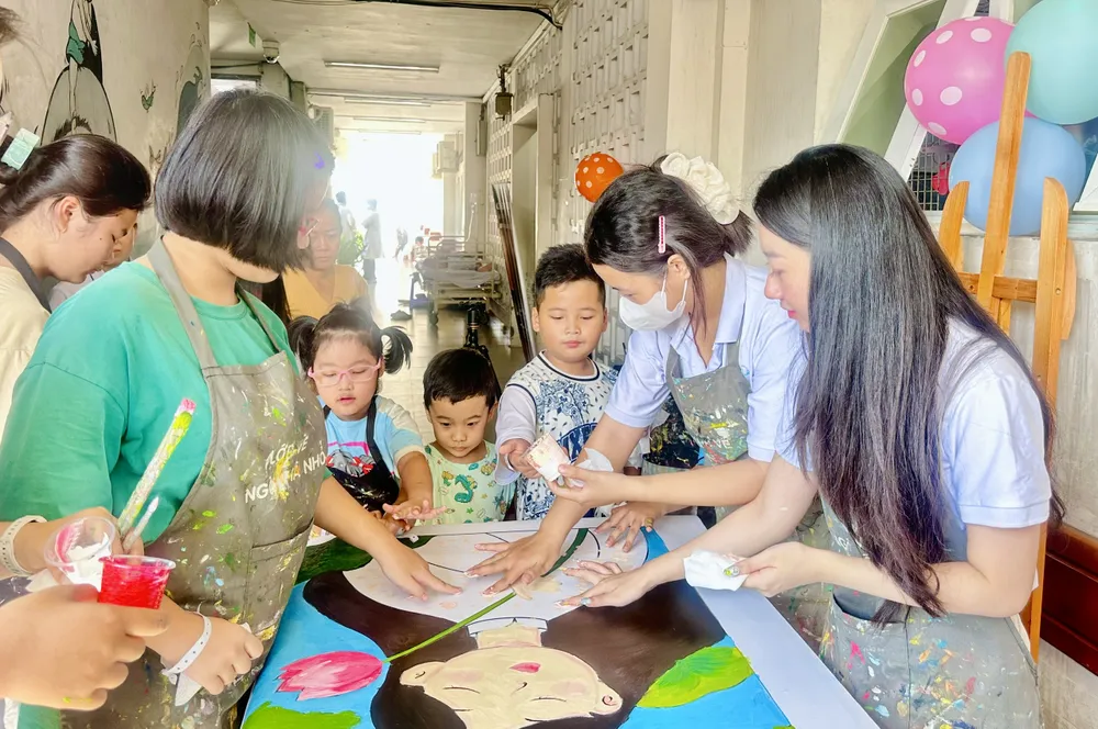 lớp học vẽ đặc biệt của bệnh nhi