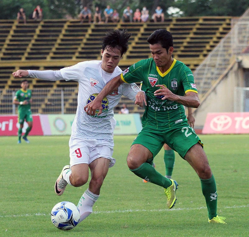 Đội hình chắp vá, HAGL thua ngược chủ nhà ảnh 1