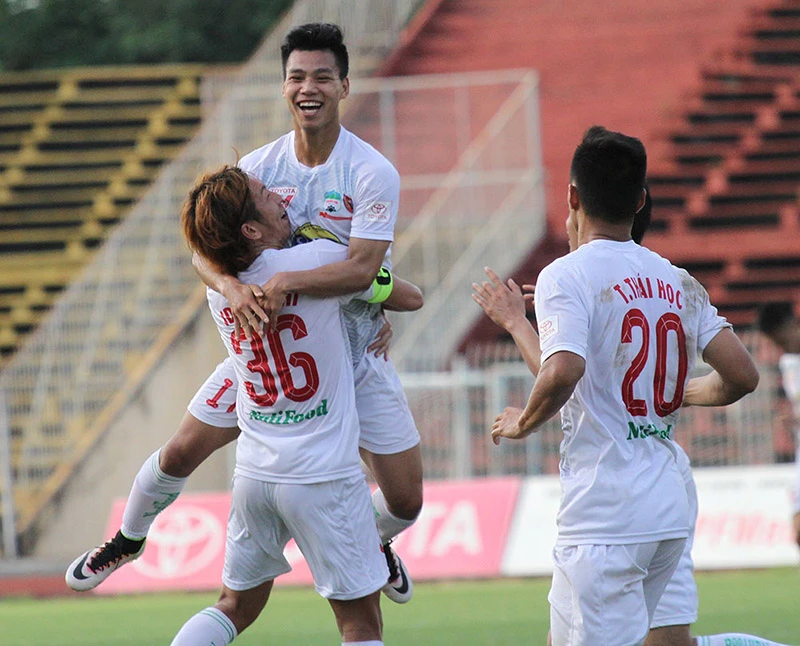 Đội hình chắp vá, HAGL thua ngược chủ nhà ảnh 2