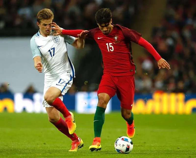 Tiền vệ trẻ Andre Gomes là mục tiêu của CLB M.U