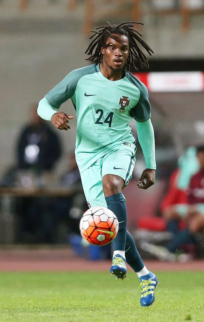 Cầu thủ trẻ Renato Sanches mới 18 tuổi