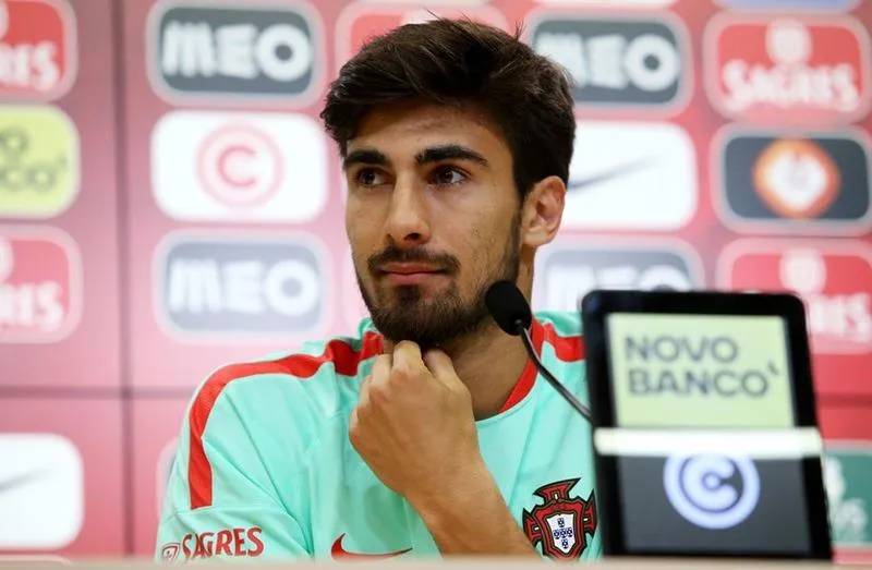 Andre Gomes trong buổi họp báo