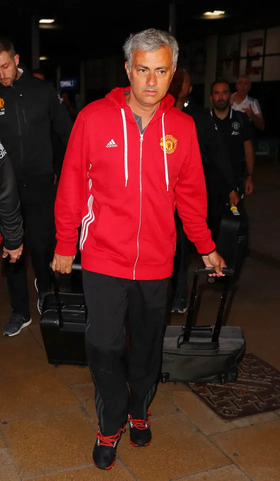 Vừa về nhà, thầy trò Mourinho lại vội vã ra sân tập ảnh 1 Vừa về nhà, thầy trò Mourinho lại vội vã ra sân tập ảnh 1