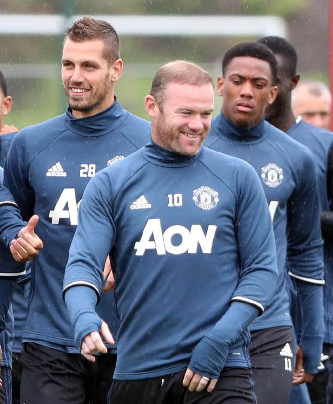 Zlatan Ibrahimovic và buổi tập đầu tiên trong màu áo Quỷ đỏ ảnh 3 Zlatan Ibrahimovic và buổi tập đầu tiên trong màu áo Quỷ đỏ ảnh 3