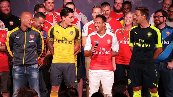 Tiền vệ người TBN, Santi Cazorla hào hứng với bộ trang phục mới