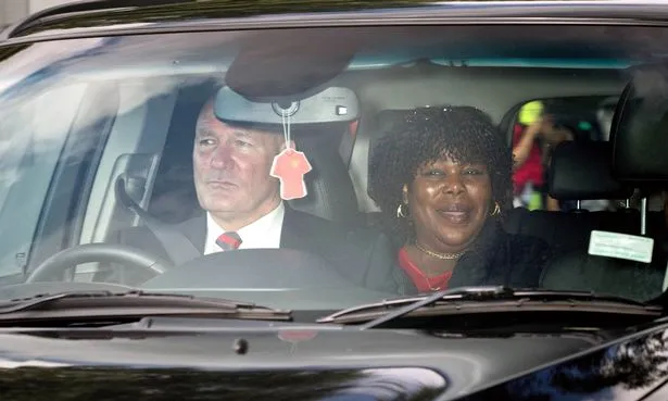 Bà Yeo Moriba, mẹ Pual cùng anh đến M.U 