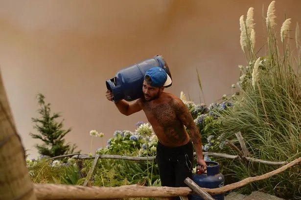 Cristiano Ronaldo dang tay cứu trợ đám cháy quê nhà ảnh 13 Cristiano Ronaldo dang tay cứu trợ đám cháy quê nhà ảnh 13