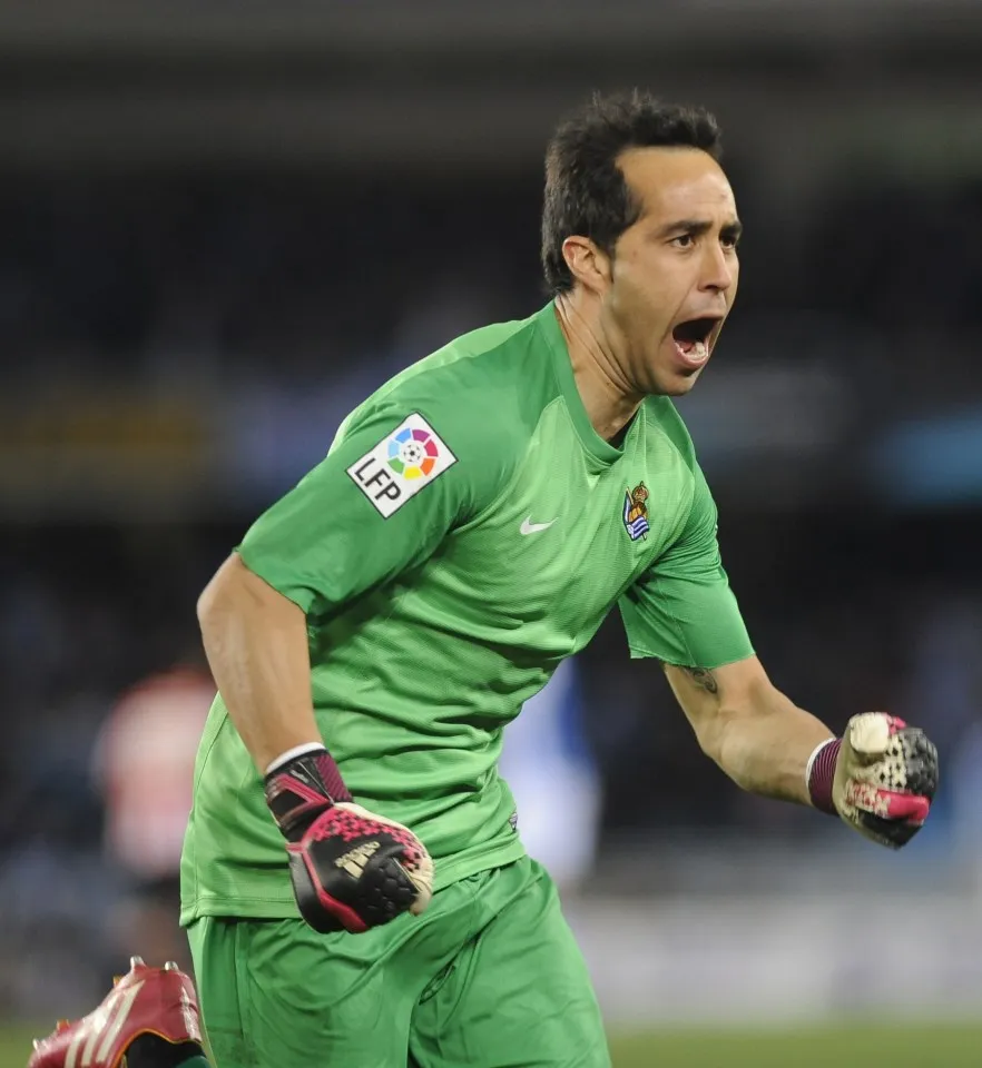 Claudio Bravo đã đến để thay thế Joe Hart, người được thiết lập để rời khỏi Etihad