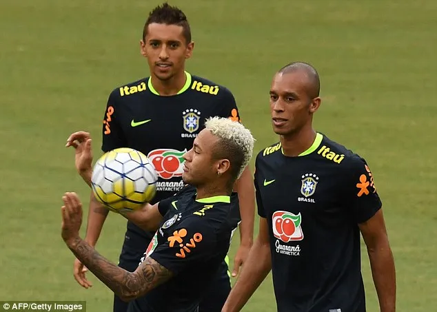 Neymar biểu hiện đẹp khi bị fan cuồng ‘tấn công’ ảnh 5 Neymar biểu hiện đẹp khi bị fan cuồng ‘tấn công’ ảnh 5