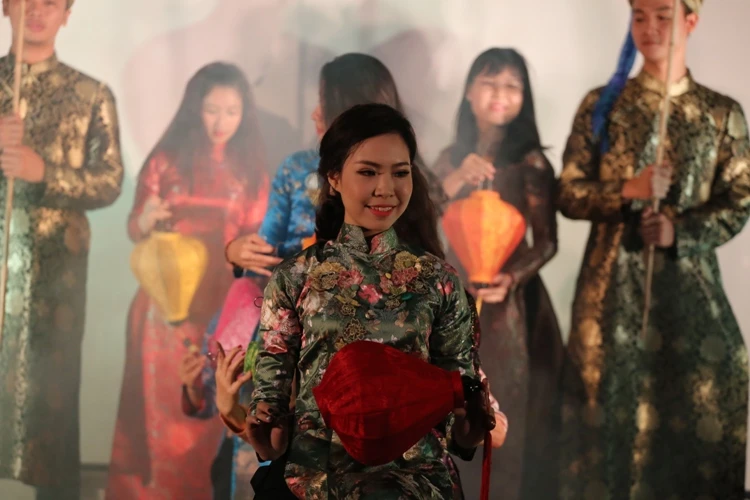 Đoàn Việt Nam mang thông điệp hòa bình lên đoàn tàu Đông Nam Á ảnh 3 Đoàn Việt Nam mang thông điệp hòa bình lên đoàn tàu Đông Nam Á ảnh 3