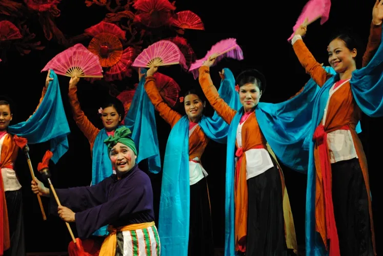 Xuân Hinh được biết đến là một diễn viên chèo tên tuổi của sân khấu Việt.