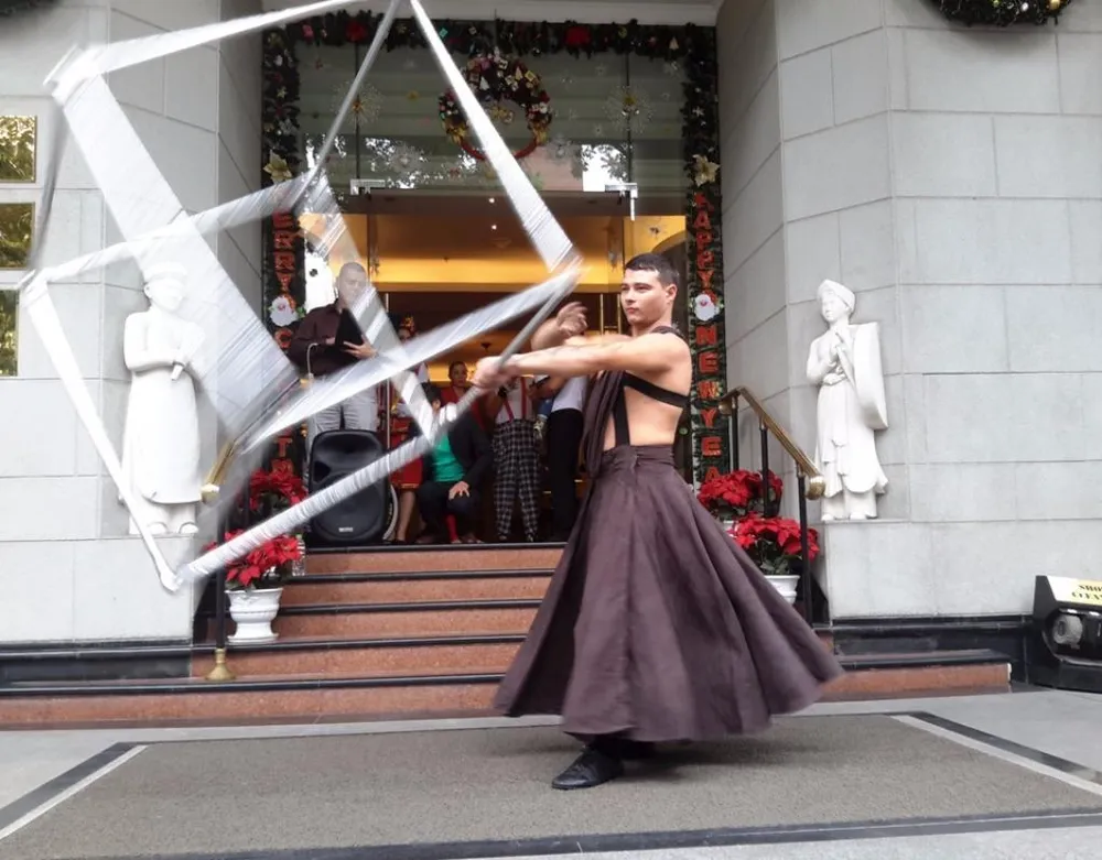 Một tiếp mục biểu diễn của nghệ sĩ đến từ Ukraine 