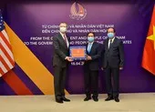 Việt Nam trao tặng vật tư y tế hỗ trợ Mỹ và Nhật Bản