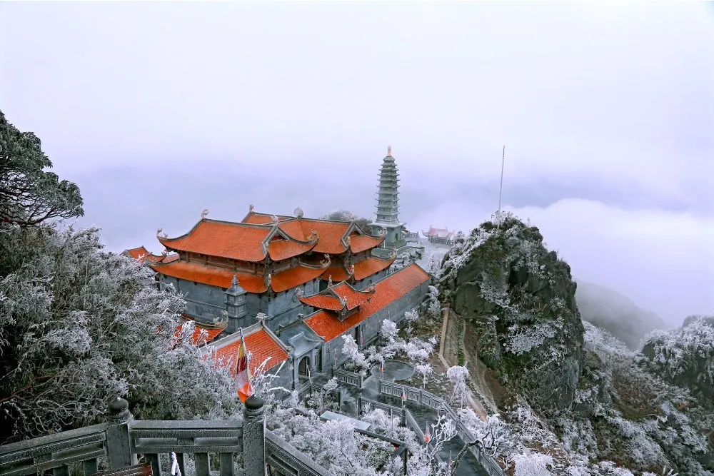 Đỉnh Fansipan đẹp miên man đón đợt băng giá đầu tiên ảnh 3 Đỉnh Fansipan đẹp miên man đón đợt băng giá đầu tiên ảnh 3