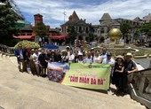 Du lịch Việt Nam thiệt hại 23 tỉ USD vì dịch COVID-19 ảnh 2 Khách du lịch chưa huỷ tour đến Đà Nẵng